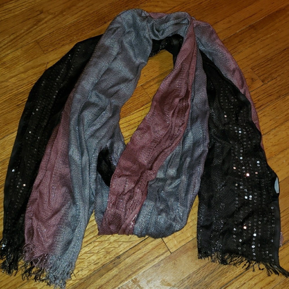 Maurice's scarf